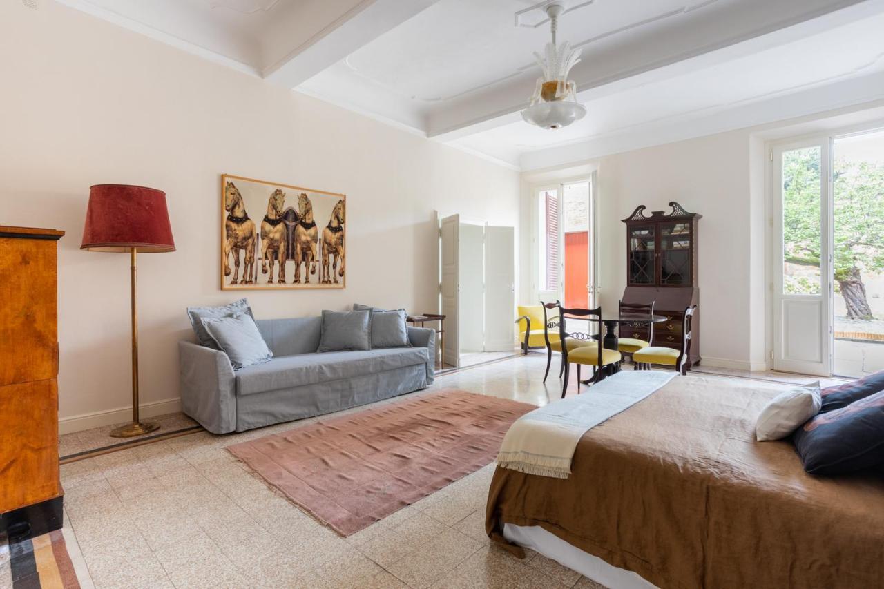 Palazzo Sabbioni Suite Del Conte Elegant Suite In Old Monastery City Center Феррара Экстерьер фото